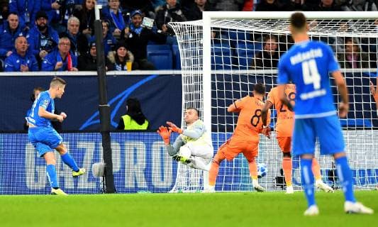 23 10 2018 xfux Soccer UEFA Champions League TSG 1899 Hoffenheim Olympique Lyon emspor v Andrej Kramaric TSG 1899 Hoffenheim Anthony Lopes Olympique Lyon Goal scored the 1 1 Sinsheim goal