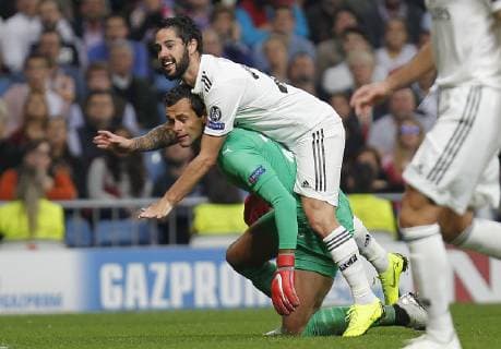Soccer match between Real Madrid and Viktoria Plzen of the Champions League 2018 2019 held at the Santiago Bernabeu stadium in Madrid Photo Jose Cuesta 261 Cordon Press Isco and Hruska  xJosexLuisxCuestax xx