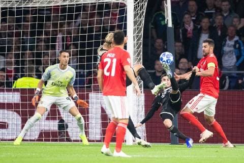 goalkeeper Odisseas Vlachodimos of SL Benfica, Kasper Dolberg of Ajax, Luis Miguel Afonso Fernandes Pizzi of SL Benfica, Nico Tagliafico of Ajax, Jardel Nivaldo Vieira of SL Benfica during the UEFA Champions League group E match between Ajax Amsterdam and SL Benfica at the Johan Cruijff Arena on October 23, 2018 in Amsterdam, The Netherlands UEFA Champions League 2018 2019 xVIxVIxImagesx xTomxBodexMultimediaxIVx 12540687