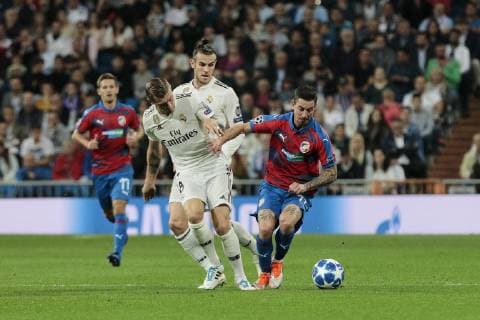 Real Madrid s Toni Kroos (L) and Gareth Bale (R) and FC Viktoria Plzen s Patrik Hrosovsky during UEFA Champions League match between Real Madrid and FC Viktoria Plzen at Santiago Bernabeu Stadium in Madrid, Spain. October 23, 2018.  (20181023013)