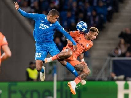 (L-R) Kevin Akpoguma of TSG 1899 Hoffenheim, Memphis Depay of Olympique Lyonnais during the UEFA Champions League group E match between TSG 1899 Hoffenheim and Olympique Lyonnais at Rhein-Neckar-Arena on October 23, 2018 in Sinsheim, Germany UEFA Champions League 2018 2019 xVIxVIxImagesx xGerritxvanxKeulenxIVx 12540839