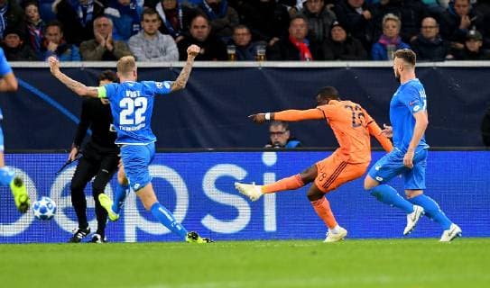 23 10 2018 xfux Soccer UEFA Champions League TSG 1899 Hoffenheim Olympique Lyon emporer Kevin Vogt TSG 1899 Hoffenheim Tanguy Ndombele Olympique Lyon Ermin Bicakcic TSG 1899 Hoffenheim Goal scored Goal to 1 2 Sinsheim
