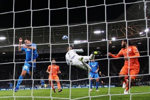 23 10 2018 xtvx Football UEFA Champions League TSG 1899 Hoffenheim Olympique Lyon emporer Adam Szalai TSG 1899 Hoffenheim Goalkeeper Anthony Lopes Olympique Lyon DFL DFB REGULATIONS PROHIBIT ANY USE OF PHOTOGRAPH as IMAGE SEQUENCES and or QUASI VIDEO Sinsheim