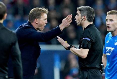 23 10 2018 xfux Football UEFA Champions League TSG 1899 Hoffenheim Olympique Lyon emspor v l Manager Julian Nagelsmann TSG 1899 Hoffenheim gives instructions gesticulating gestures with the arms gives instructions gesticulate gesticolando to Referee referee Undiano Mallenco Sinsheim