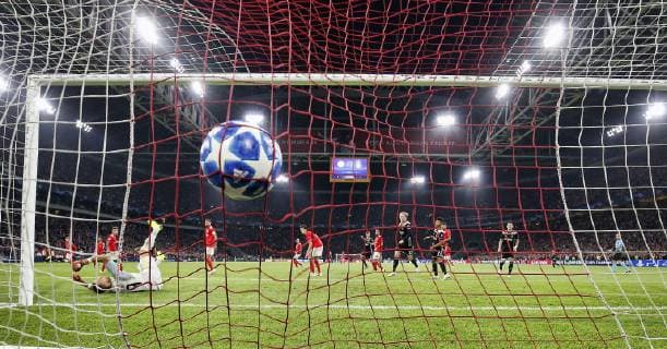 Sport Bilder des Tages AMSTERDAM, Stadium Johan Cruyff Arena 23-10-20-18, football, season 2018 2019, Football Champions League . Noussair Mazraoui scores 1-0 during the game Ajax - Benfica 1-0. Ajax - Benfica  x2562920x