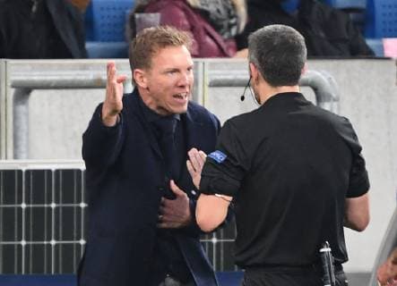 23 10 2018 xmeix Football UEFA Champions League TSG 1899 Hoffenheim Olympique Lyon emspor v Hoffenheim coach Julian Nagelsmann TSG 1899 Hoffenheim with referee Alberto Undiano Mallenco ESP DFL DFB REGULATIONS PROHIBIT ANY USE OF PHOTOGRAPH as IMAGE SEQUENCES and or QUASI VIDEO Sinsheim prio:1