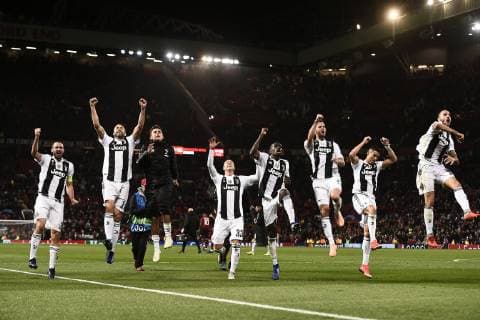 Sport Bilder des Tages Photo LaPresse - Fabio Ferrari October 23, 2018 Manchester, United Kingdom soccer Manchester United ManU vs Juventus Fc - Uefa Champions League 2018 2019 - "Old Trafford" Stadium - Group H. In the pic:Juventus team celebrates after the match  Copyright: xFabioxFerrari LaPressex