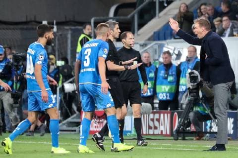 Head Coach Juliet Nagelsmann Hoffenheim on the far right complains to Alberto Undiano Mallenco referee Spain about the too short stoppage time Complaint Action Action Game scene Football UEFA Champions League TSG 1899 Hoffenheim Olympique Lyon xozx
