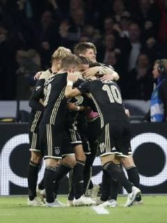 (L-R) Kasper Dolberg of Ajax, Lasse Schone of Ajax, Hakim Ziyech of Ajax, Klaas Jan Huntelaar of Ajax, Noussair Mazraoui of Ajax, Dusan Tadic of Ajax during the UEFA Champions League group E match between Ajax Amsterdam and SL Benfica at the Johan Cruijff Arena on October 23, 2018 in Amsterdam, The Netherlands UEFA Champions League 2018 2019 xVIxVIxImagesx xMauricexvanxSteenxIVx 12542583