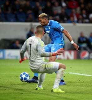 TSG 1899 Hoffenheim Olympique Lyon Germany Sinsheim 23 10 2018 Football UEFA Champions League Season 2018 2019 Matchday 3 TSG 1899 Hoffenheim Olympique Lyon v Anthony Lopes Olympique Lyon Joelinton TSG 1899 Hoffenheim Tor 3 3 Joelinton