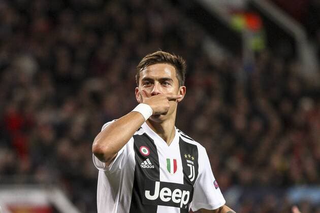 Sport Bilder des Tages October 23, 2018 - Manchester, United Kingdom - Juventus forward Paulo Dybala (10) celebrates after scoring his goal during the Uefa Champions League Group Stage football match n.3 Manchester United ManU - JUVENTUS on 23 10 2018 at the Old Trafford in Manchester, England. Manchester United v Juventus - UEFA Champions League Group H  - ZUMAn230 20181023_zaa_n230_476 Copyright: xMatteoxBottanellix