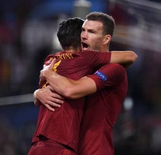 Fußball, CL, AS Rom - ZSKA Moskau (181024) -- ROME, Oct. 24, 2018 -- As Roma s Edin Dzeko (R) celebrates scoring with Lorenzo Pellegrini during a group G match of UEFA Champions League between Roma and CSKA Moskva, in Rome, Italy, Oct. 23, 2018. Roma won 3-0. ) (SP)ITALY-ROME-SOCCER-UEFA CHAMPIONS LEAGUE AlbertoxLingria 