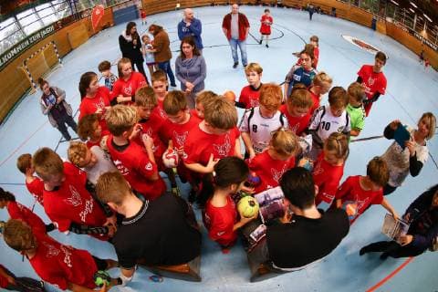 Handball Men 1 Bundesliga Season 2018 19 Holiday Camp of the Foxes Berlin Christoph Reißky Nr 43 Füchse Berlin and Simon Ernst Nr 2 Füchse Berlin sign autographs 23 10 18 Copyright: xMichaelxHundtx xMatthiasxKochx