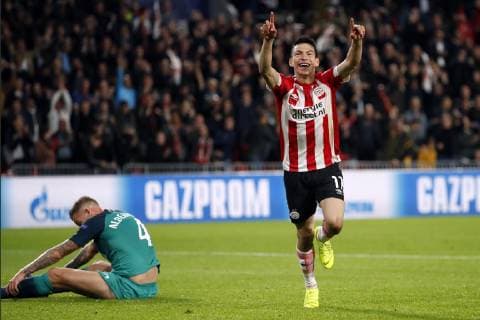 (l-r) Toby Alderweireld of Tottenham Hotspur FC, Hirving Lozano of PSV during the UEFA Champions League group C match between PSV Eindhoven and Tottenham Hotspur FC at the Phillips stadium on October 24, 2018 in Eindhoven, The Netherlands UEFA Champions League 2018 2019 xVIxVIxImagesx xMauricexvanxSteenxIVx 12548440