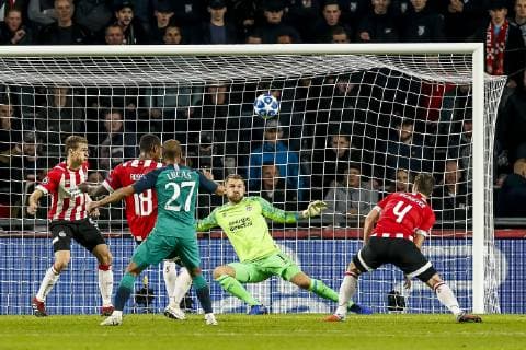 EINDHOVEN, Philips Stadium , 24-10-20-18, football, season 2018 2019 , Football Champions League , PSV - Tottenham Hotspur . Tottenham Hotspur player Lucas scores the 1-1. PSV keeper Jeroen Zoet has no chance. PSV - Tottenham Hotspur  x2563994x