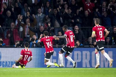 EINDHOVEN, PSV Eindhoven - Tottenham Hotspur FC, football, Champions League, season 2018-2019, 24-10-2018, Philips Stadium, PSV player Hirving Lozano (L) has scored 1-0, PSV player Donyell Malen (2L), PSV player Pablo Rosario (2R), PSV player Luuk de Jong (R) PSV - Tottenham Hotspur x2563997x