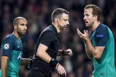 EINDHOVEN, PSV Eindhoven - Tottenham Hotspur FC, football, Champions League, season 2018-2019, 24-10-2018, Philips Stadium, Tottenham Hotspur player Harry Kane (R) and Tottenham Hotspur player Lucas (L) are protesting with the referee SLavko Vincic (M) for disallowing a goal for Tottenham PSV - Tottenham Hotspur  x2564001x