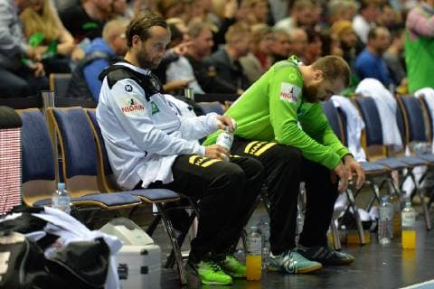 Handball Mens European Championship qualifier in Wetzlar Season 2018 19 Germany Israel TW Silvio Heinevetter No. 12 Germany and TW Andreas Wolff No. 33 Germany on the bench 24 10 18 Copyright: xMichaelxHundtx xMatthiasxKochx