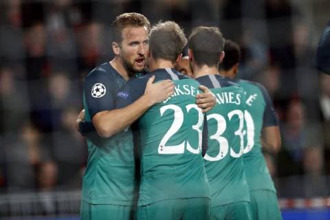 (l-r) Harry Kane of Tottenham Hotspur FC, Christian Eriksen of Tottenham Hotspur FC, Ben Davies of Tottenham Hotspur FC during the UEFA Champions League group C match between PSV Eindhoven and Tottenham Hotspur FC at the Phillips stadium on October 24, 2018 in Eindhoven, The Netherlands UEFA Champions League 2018 2019 xVIxVIxImagesx xMauricexvanxSteenxIVx 12548765