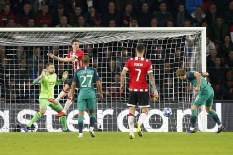 EINDHOVEN, Philips Stadium , 24-10-20-18, football, season 2018 2019 , Football Champions League , PSV - Tottenham Hotspur . Tottenham Hotspur player Christian Eriksen change at goal. PSV - Tottenham Hotspur  x2564064x