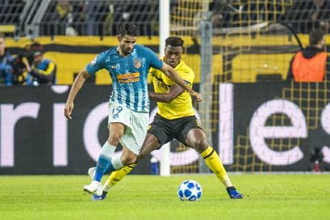 Football UEFA Champions League CL Season 2018 2019 3 Matchday Borussia Dortmund Athletico Madrid in Dortmund North Rhine-Westphalia Madrid Diego Costa l and Dortmunds Dan Axel Zagadou fight for the ball Copyright: xKirchner DavidxInderliedx