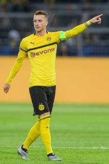 ^ Marco Reus Borussia Dortmund 11 are giving instructions in the Champions League match between Borussia Dortmund and Atletico Madrid on 24 10 2018 Borussia Dortmund vs Atletico Madrid Champions League 24 10 2018 Dortmund Copyright: xSchuelerx xEibnerx-xPressefotox EP_EER