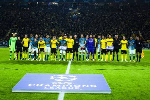 ENG UEFA CL Borussia Dortmund vs Atlético Madrid 24 10 2018 Signal Iduna Park Dortmund GER UEFA CL Borussia Dortmund vs Atlético Madrid UEFA REGULATORY PROPHIBIT ANY USE OF PHOTOGRAPH AS IMAGE SEQUENCES AND OR QUASI VIDEO in picture picture shows present the teams of Atletico Madrid and Borussia Dortmund get together before the game nordphotox xRauch nph00251