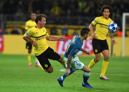 24 10 2018 Football UEFA Champions League Season 2018 2019 Preliminary Round 3 Matchday Borussia Dortmund Atletico Madrid Mario Goetze Mario Götze Borussia Dortmund left Lucas Hernandez Atletico Madrid Team2