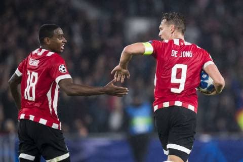 EINDHOVEN, PSV Eindhoven - Tottenham Hotspur FC 2-2, football, Champions League, season 2018-2019, 24-10-2018, Philips Stadium, PSV player Luuk de Jong (R) has scored 2-2, PSV player Pablo Rosario (L) PSV - Tottenham Hotspur  x2564463x
