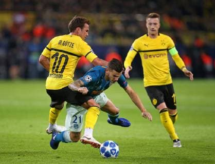 24 10 2018 Football UEFA Champions League 2018 2019 Group Stage 3 Matchday Borussia Dortmund Atletico Madrid at Signal Iduna Park Dortmund LR Mario Götze Dortmund against Lucas Hernandez Atlético Madrid Marco Reus Dortmund DFL and DFB regulations prohibit any use of images as image sequences and or almost video
