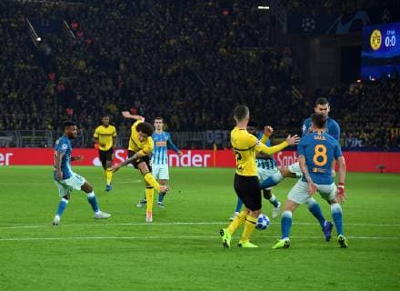24 10 2018 Football UEFA Champions League Season 2018 2019 Preliminary Round 3 Matchday Borussia Dortmund Atlético Madrid Axel Witsel Borussia Dortmund 2 v li scored the goal to make it 1 0 Team2