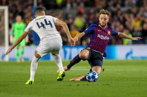 24th October 2018, Camp Nou, Barcelona, Spain; UEFA Champions League football, Barcelona versus Inter Milan; Ivan Rakitic of FC Barcelona Barca tackles Perisic of Inter  ActionPlus12072971 PedroxSalado