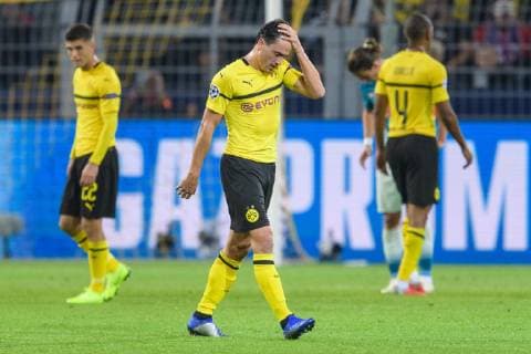 Thomas Delaney Borussia Dortmund 6 is exchanged injured in the Champions League match between Borussia Dortmund and Atletico Madrid on 24 10 2018 Borussia Dortmund vs Atletico Madrid Champions League 24 10 2018 Dortmund Copyright: xSchuelerx xEibnerx-xPressefotox EP_EER
