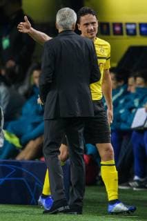 Coach Lucien Favre Borussia Dortmund and Thomas Delaney Borussia Dortmund 6 after their injury-related substitution in the Champions League match between Borussia Dortmund and Atletico Madrid on 24 10 2018 Borussia Dortmund vs Atletico Madrid Champions League 24 10 2018 Dortmund Copyright: xSchuelerx xEibnerx-xPressefotox EP_EER