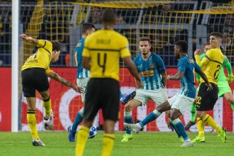 Axel Witsel Borussia Dortmund 28 Li with the leading goal to 1 0 against goalkeeper Jan Oblak Atletico Madrid 13 in the Champions League match between Borussia Dortmund and Atletico Madrid on 24 10 2018 Borussia Dortmund vs Atletico Madrid Champions League 24 10 2018 Dortmund Copyright: xSchuelerx xEibnerx-xPressefotox EP_EER