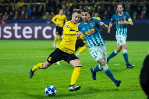 24 10 2018 xkvx Football UEFA Champions League Borussia Dortmund Atletico Madrid emporer sc Goal celebration celebrate the goal 1 0 by Axel Witsel Borussia Dortmund DFL DFB REGULATIONS PROHIBIT ANY USE OF PHOTOGRAPHS as IMAGE SEQUENCES and or QUASI VIDEO Dortmund