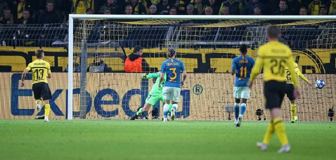 24 10 2018 Football UEFA Champions League 2018 2019 Group stage 3 Matchday Borussia Dortmund Atletico Madrid at Signal Iduna Park Dortmund Goal to the 2 0 DFL and DFB regulations prohibit any use of photographs as image sequences or quasi video