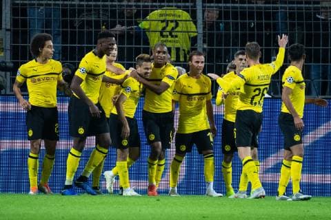 24 10 2018 xkvx UEFA Champions League Borussia Dortmund Atlético Madrid emspor v l Torjubel Goal celebration celebrate the goal to 2 0 by Raphael Guerreiro BVB Borussia Dortmund with the team DFL DFB REGULATIONS PROHIBIT ANY USE OF PHOTOGRAPH as IMAGE SEQUENCES and or QUASI VIDEO Dortmund