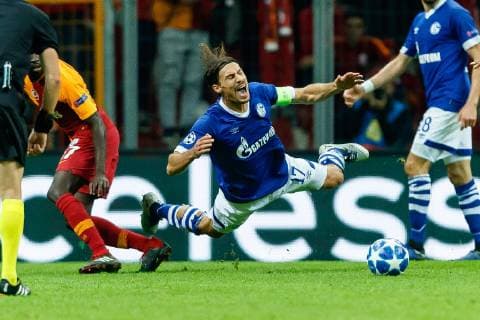 Turkey Istanbul 24 10 2018 UEFA Champions League 2018 19 Season Preliminary Round Group Stage Group D 3 Gameday Galatasaray Istanbul FC Schalke 04 Benjamin Stambouli S04 and Badou Ndiaye GAL in a duel DeFodi048
