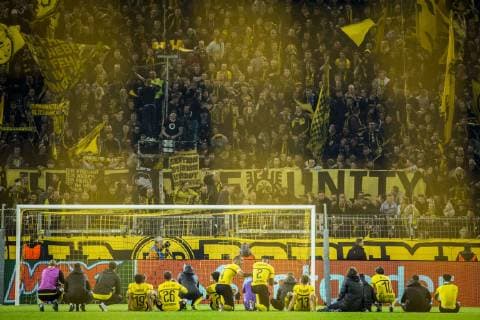 UEFA CL Borussia Dortmund vs Atlético Madrid 24 10 2018 Signal Iduna Park Dortmund GER UEFA CL Borussia Dortmund vs Atlético Madrid UEFA REGULATIONS PROHIBIT ANY USE OF PHOTOGRAPH AS IMAGE SEQUENCES AND OR QUASI VIDEO in picture picture shows the pros of BVB cheer and pretend the south tribune celebrate yellow wall nordphotox xRauch nph00251