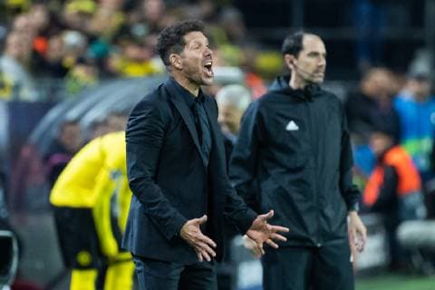 24 10 2018 xkvx Football UEFA Champions League Borussia Dortmund Atlético Madrid emspor v l Head Coach Diego Simeone Atlético Madrid gives gestures gestures gestures gestures gestures DFL DFB REGULATIONS PROHIBIT ANY USE OF PHOTOGRAPH as IMAGE SEQUENCES and or QUASI VIDEO Dortmund