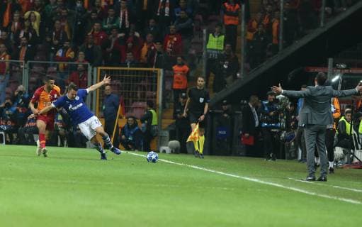 Younes Belhanda of Galatasaray and Yevhen Konoplyanka (R) of FC Schalke 04 during the UEFA Champions League Group D match between Galatasaray and FC Schalke 04 at Turk Telekom Stadium in Istanbul , Turkey on October 24 , 2018. 