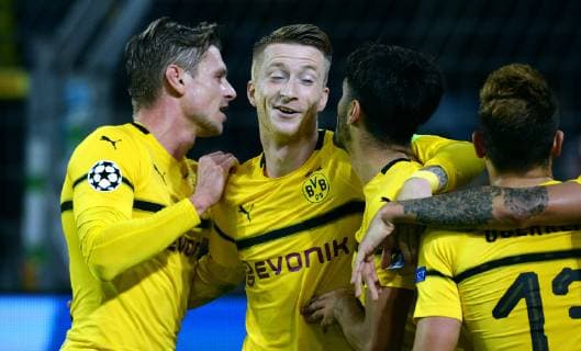 Football UEFA Champions League Men Season 2018 2019 Group A 3 Gameday Signal Iduna Park Dortmund Bor Dortmund yellow Atletico Madrid blue 4 0 Jubilation Marco Reus BVB together with Lukasz Piszczek BVB Mahmoud Dahoud BVB Jubilation Joy UEFA REGULATIONS PROHIBIT ANY USE OF PHOTOGRAPHS AS IMAGE SEQUENCES AND OR QUASI VIDEO