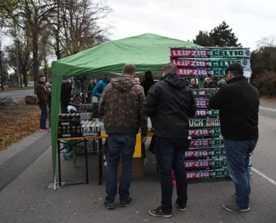 Soccer Men Season 2018 2019 Europa League Group B 3 Gameday RB Leipzig Celtic Glasgow mobile fan shop with scarf for match 25 10 2018 Copyright: xMatthiasxKochx