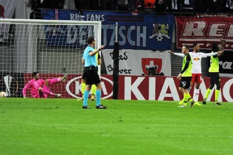 UEFA Europa League 2018 2019 Group stage Group Stage 3 Gameday RB Leipzig vs Celtic FC Glasgow 25 10 2018 Matheus Cunha RBL rejoices for his goal to score 1 0 Craig Gordon left in Glasgow can not stop the ball being scored in the goal Leipzig Saxony Germany