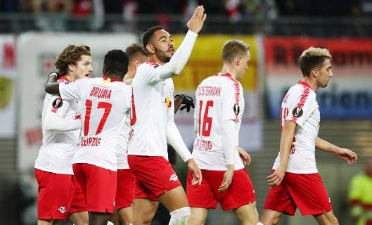 RB Leipzig Celtic Glasgow Soccer Euro League Leipzig 25 10 2018 Red Bull Arena Soccer UEFA Europa League Group B Gameday 3 RB Leipzig GER vs Celtic FC Glasgow SCO Leipzig Goal scores after scoring 1 0 goalscorer Matheus Cunha with 20 RB Leipzig UEFA æregulations prohibit any use of images as image sequences and or quasi video