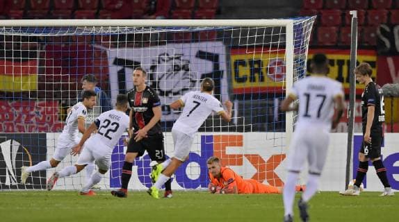 25 10 2018 Football UEFA Europa League 2018 2019 Group stage 3 Gameday FC Zurich Bayer Leverkusen in Letzigrund Stadium Zurich Dominik Kohr Leverkusen and goalkeeper Lukas Hradecky Leverkusen are frustrated after conceding 1 0 DFL and DFB regulations prohibit any use of images as image sequences and or quasi video