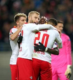 25 10 2018 Soccer UEFA Europa League 2018 2019 Group stage 3 Gameday RB Leipzig Celtic Glasgow at Red Bull Arena Leipzig Jubilee RB Leipzig Goal to 2 0 LR Kevin Kampl RB Leipzig Konrad Laimer RB Leipzig Goalkeepers Bruma RB Leipzig and Matheus Cunha RB Leipzig DFL and DFB regulations prohibit any use of photographs as image sequences or quasi-video