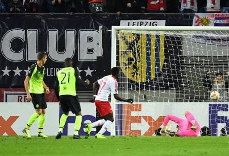 Soccer Men Season 2018 2019 Europa League Group B 3 Gameday RB Leipzig Celtic Glasgow Bruma 3 v. RB Leipzig scored the goal for 2 0 against goalkeeper Craig Gordon Celtic Glasgow 25 10 2018 Copyright: xMatthiasxKochx