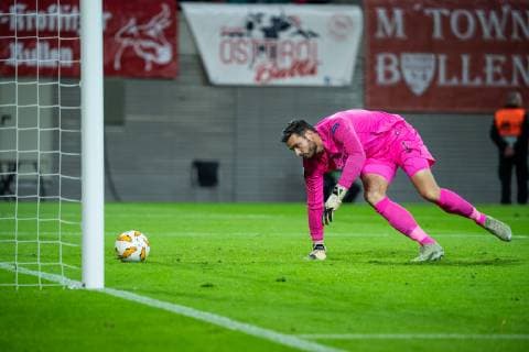 25 10 2018 xkvx Football UEFA Europa League RB Leipzig Celtic Glasgow emspor vl Goal celebration celebrate the goal to 2 0 by Matheus Cunha RB Leipzig Craig Gordon Celtic Glasgow disappointed looking dissapointed DFL DFB REGULATIONS PROHIBIT ANY USE OF PHOTOGRAPHS as IMAGE SEQUENCES and or QUASI VIDEO Leipzig